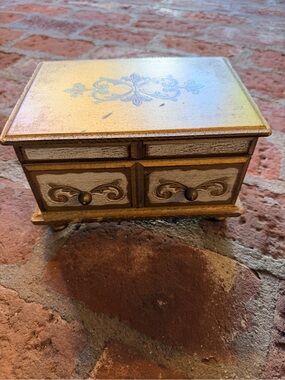 Vintage Florentine Gold  Fleur Motif Gilt Wood Music Jewelry Storage Music Box